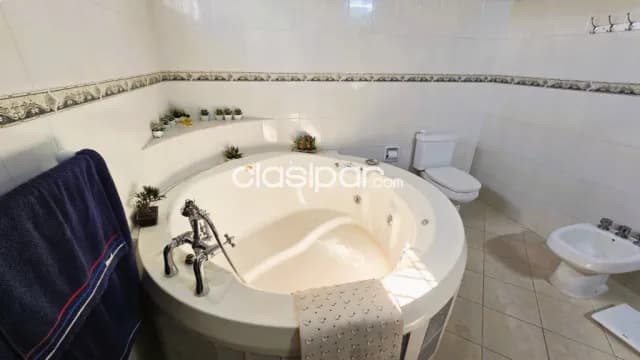 Residencia exclusiva con chimenea, piscina y quincho: Un estilo de vida superior — foto 4