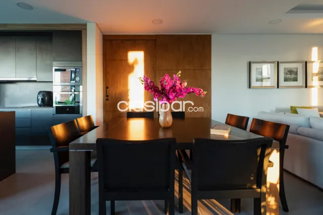 Aqua terra: Residencia de estilo, 3 suites, amplia recepción, piscina, quincho, jardín, foto 5