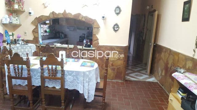 Propiedad que incluye una vivienda familiar y un departamento de 2 pisos juntos