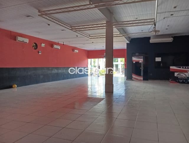 Salón Comercial en Fernando de Mora, Zona Sur