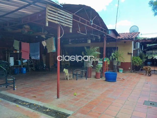 Casa con salon comercial en Luque itapuami cod 5210