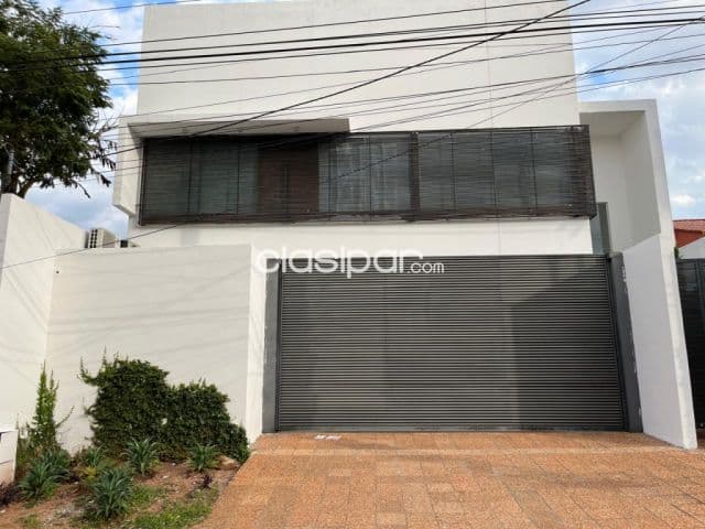 Villa aurelia: Bella residencia amoblada, 3 suites, escritorio, amplio jardín, piscina