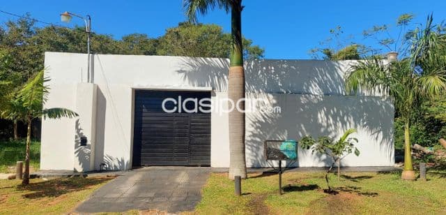 Hermosa casa con piscina en Areguá
