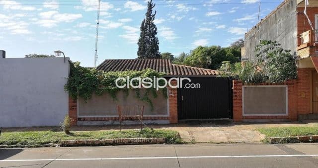 Casa en Luque centro en esquina cod 3187