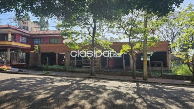 Retasado terreno con 4 locales en obligado — foto principal