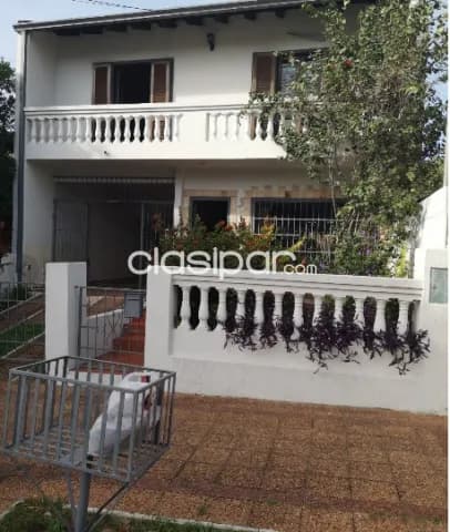 Sajonia, prox. Palacio de justicia: 240m2, 4 dormit, jardín, garajes, 100.000 usd — foto 2