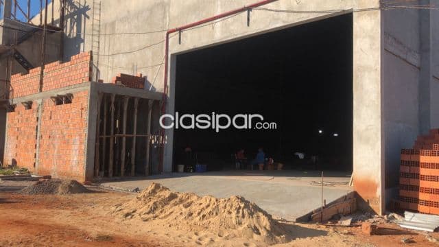 Villa Elisa: 1.183 m2, impecable deposito cerrado + oficina + area personal, 20.000.000 gs