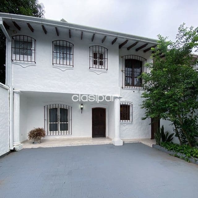 casa de 3 dormitorios en Ycua sati Asunción