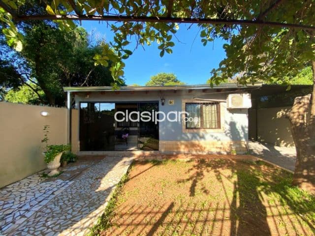 Hermosa casa en capiata, barrio panchito lópez. Zona super real, ruta d027