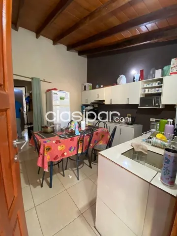 Hermosa casa en capiata, barrio panchito lópez. Zona super real, ruta d027, foto 3
