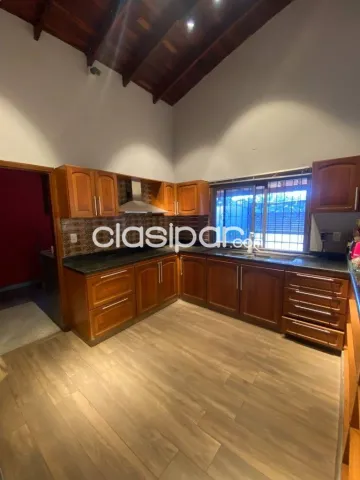 En venta amplia residencia en San Lorenzo, foto 2