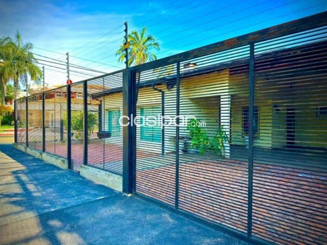 Hermosa casa amoblada de 4 dormitorios en barrio ykua sati