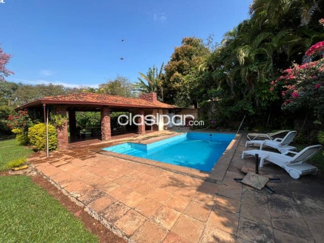 Exclusiva residencia amoblada en Venta. Zona centro de Aregua