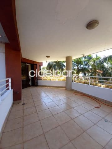 Dpto de 2 dorms. De 230 m2 con 2 cocheras, Las Mercedes — foto 1