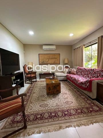 Hermosa casa en barrio ykua sati con ubicación estratégica