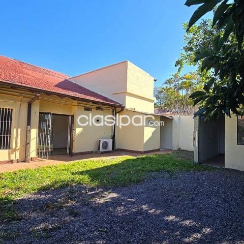 terreno con casa a refaccionar en barrio mariscal López Asunción