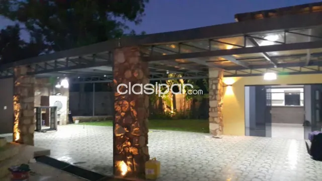 Hermosa y moderna casa de 3 niveles con piscina en caacupe - zona bascílica — foto 3