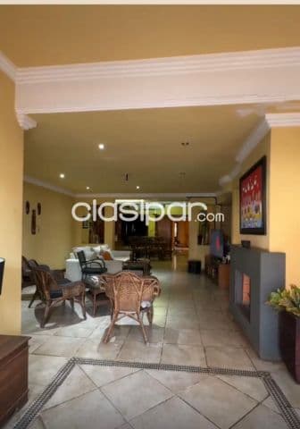 Se vende Casa de 5 Dormitorios en barrio Recoleta