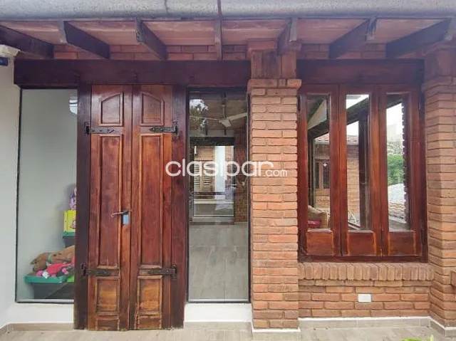 Barrio Jara: 344 m2, hermosa casa p/ arreglos, 3 suites, jardín, piscina, 280.000 usd, foto 4