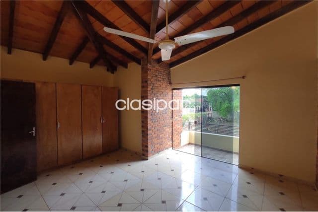Casa + 2 duplex pareados-tercer barrio-Luque a 300 mtrs de guillermo leozen esquina, foto 1