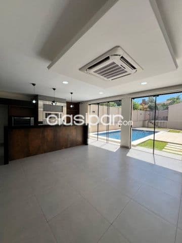 En venta casa de 3 habitaciones en el barrio ycua sati id: 36783 — foto 1