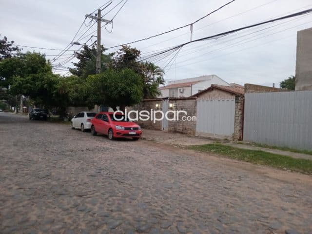 Casa a remodelar - terreno barrio Las Lomas mburucuya