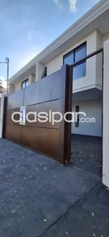 Lujoso Duplex de 210 m2 en el Barrio Herrera - CLHO7314270 — foto 3