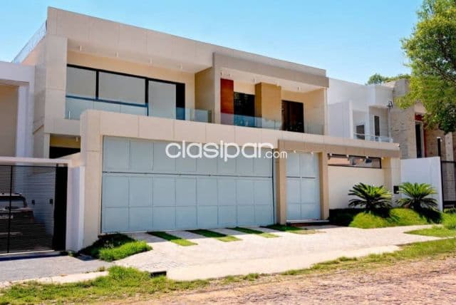 Lujosa y confortable casa de 3 dormitorios y piscina en Lambaré, zona del yacht