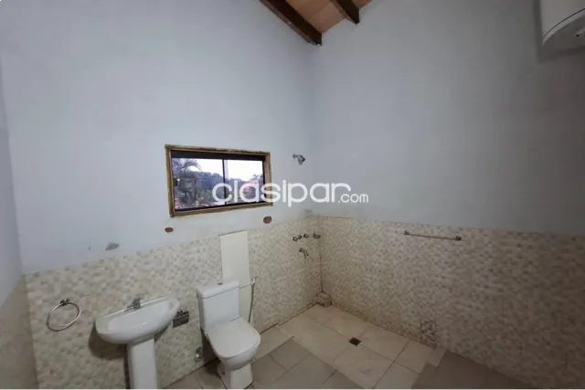 de casa de 6 habitaciones en Luque, Zona IPS, foto 3
