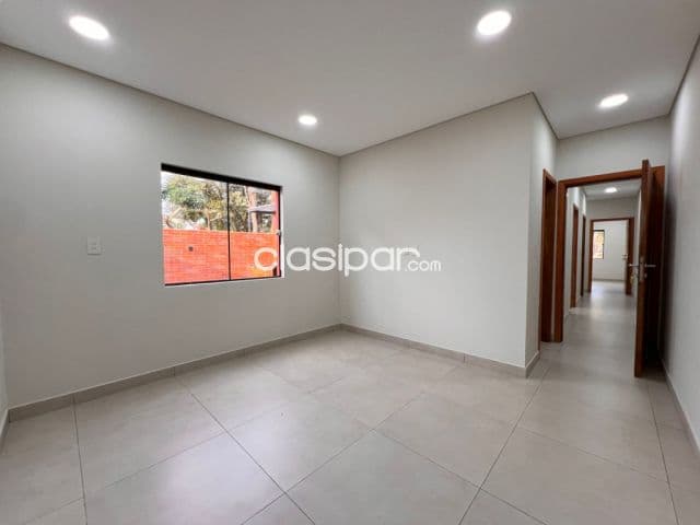 Casa en barrio cerrado miraflores mora kue Luque