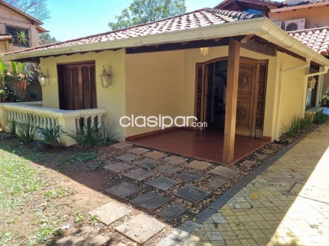 Manora, prox. Asa: Elegante residencia, p/ casa u oficina, grandes ambientes, 3 niveles