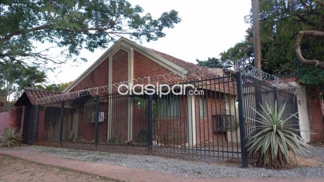 Prox. Av. Santa teresa, cfa, mme lynch: Chalet, 2 dormit, amplios ambientes, jardín, garaj