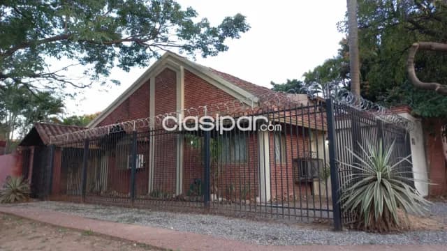 Prox. Av. Santa teresa, cfa, mme lynch: Chalet, 2 dormit, amplios ambientes, jardín, garaj, foto 2