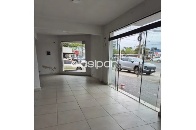 Espacioso local comercial en loma pytá, foto 2