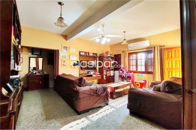 Casa/terreno de 2 plantas s/avda.gral.santos-bo.san vicente ideal p/comercio o vivie