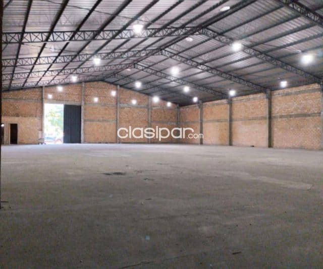 En Alquiler Amplio Depósito de 900 m2 libres en Mariano Roque Alonso A452