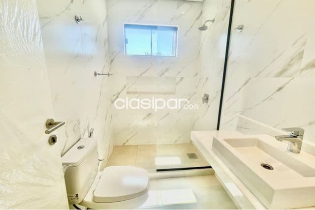 Duplex c/piscina, patio y area de servicio unicado e/loma pyta y las colinas