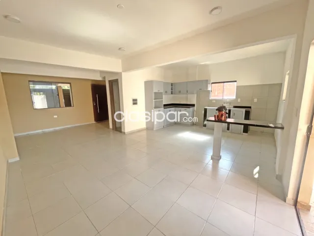 ¡Oportunidad única en Luque! Casa a estrenar con excelente ubicación y potencial de valori — foto 5
