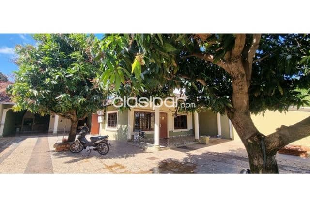 Casa en Luque tercer barrio lista p/habitar c/4 hab.en total