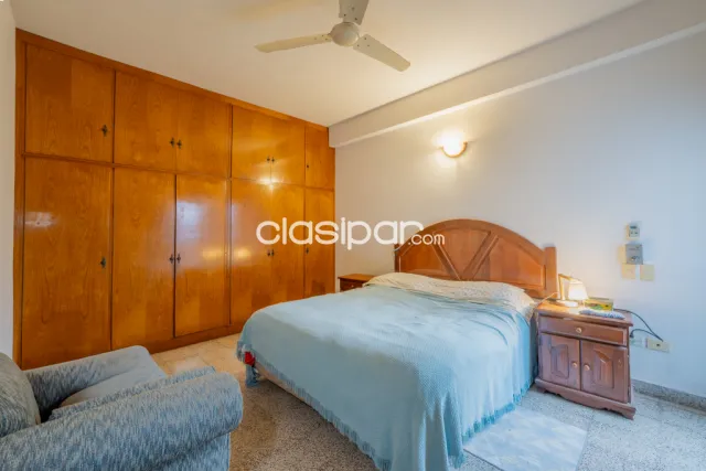 AMPLIA CASA EN SAJONIA- zona defensores del chaco — foto 4