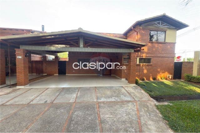 En venta casa remodelada en barrio cerrado