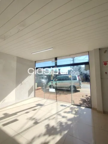 Casa con salon comercial en Luque zona campo via, foto 3