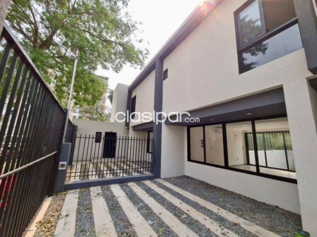 Amplio y moderno dúplex de 3 dormitorios en Lambaré, zona municipalidad