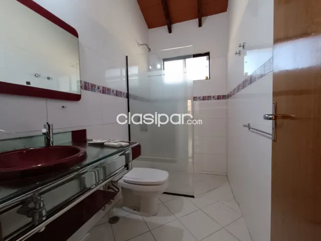 Amplia residencia con piscina de 4 dormitorios en venta, lambare, foto 4