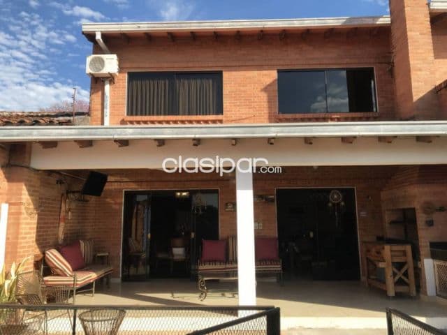 Hermosa y amplia casa en barrio sajonia, con 4 dormitorios. Excelente ubicación!!! — foto 1