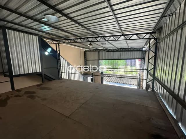 Salon Comercial y Deposito en Luque Cuarto Barrio, foto 3