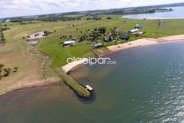 Casa c/piscina y playa privada en country paraqvaria aero y marina club-cnel.bogado