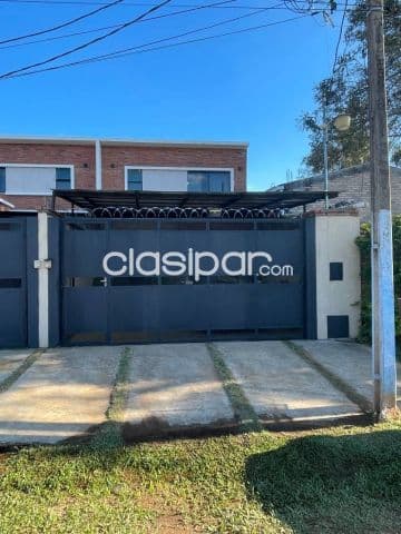 Hermoso dúplex de 3 dormitorios y piscina en Mariano Roque Alonso, zona aeropuerto
