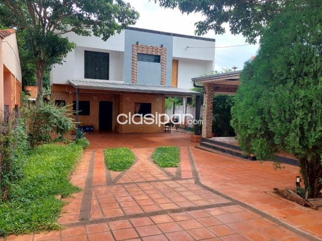 Oferto amplia y bella residencia en venta en zona del Palacio de Justicia de San Lorenzo
