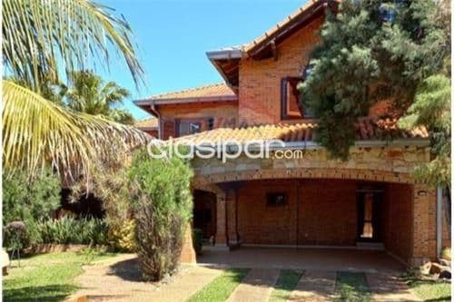 Casa en surubi`i- mra c/piscina/sauna/gym/generador-terreno 2896m2